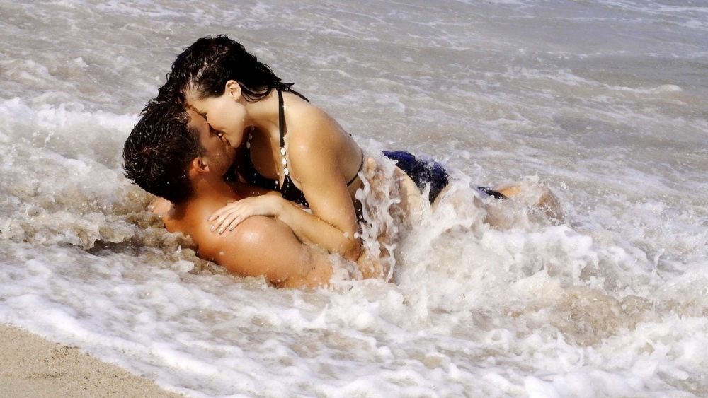 Ce trebuie să știi despre sexul pe plajă - sexpeplaja-1399389385.jpg
