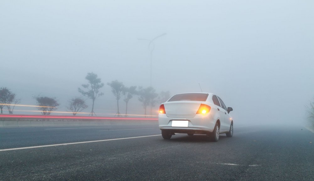 Şoferi, atenţie! Constanţa este sub cod galben de ceaţă! Sfaturi utile de la poliţişti, pentru a circula în siguranţă - sfaturiutileceata-1671694725.jpg