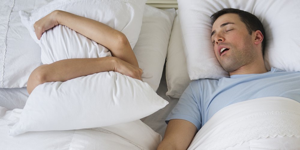 Persoanele care dorm cu faţa în sus au mai multe şanse să sforăie - sforait1-1640115296.jpg