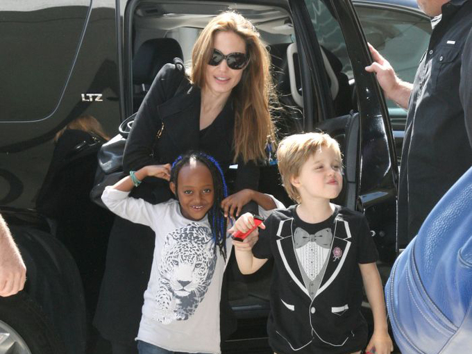 ȘOC ÎN LUMEA MONDENĂ! Fiica Angelinei Jolie și a lui Brad Pitt se pregătește pentru operația de schimbare de sex! A început deja să ia hormoni! - shilohpitt3-1498979336.jpg