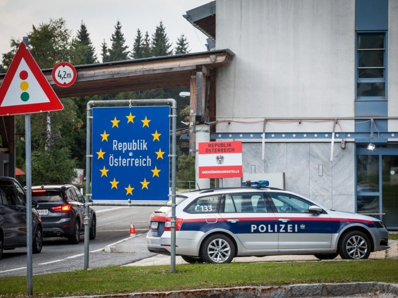 ATENȚIONARE DE CĂLĂTORIE! Slovacia instituie controale temporare la granițele cu Austria, Cehia, Polonia și Ungaria - shutterstock2080001743800x600-1684572469.jpg