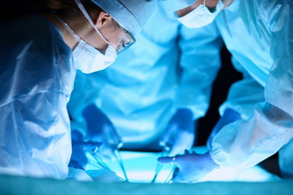 Doi medici, trimişi în judecată pentru aducerea ilegală din Italia a sute de cornee pentru transplant - shutterstock2808555110-1689243374.jpg