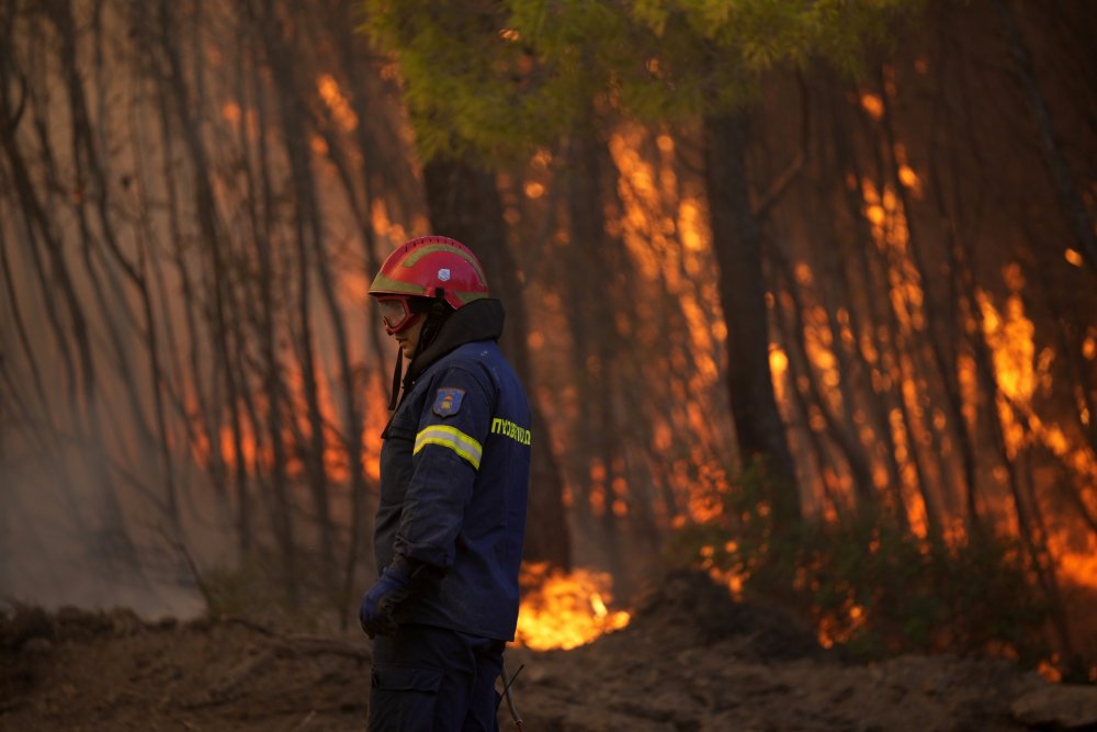Incendiu puternic pe insula grecească Thasos! Oamenii au fost evacuaţi de urgenţă - siderinafireapscaled-1660209752.jpg