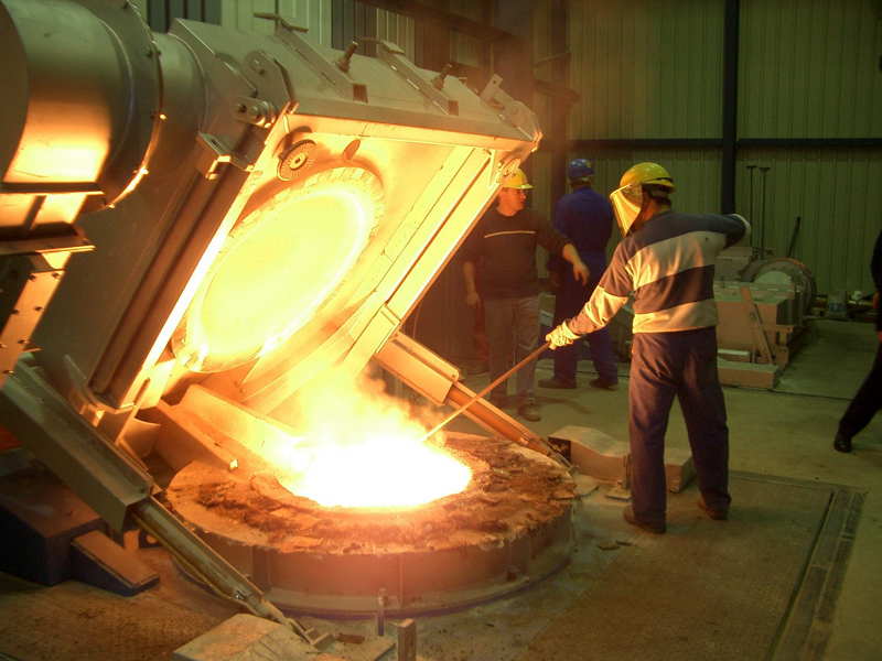 Ce propun metalurgiștii pentru relansarea industriei - siderurgie-1377198850.jpg