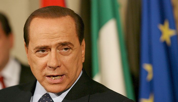 Berlusconi promite adoptarea unor măsuri financiare înaintea summitului G20 - silvioberlusconitoresign-1320183638.jpg
