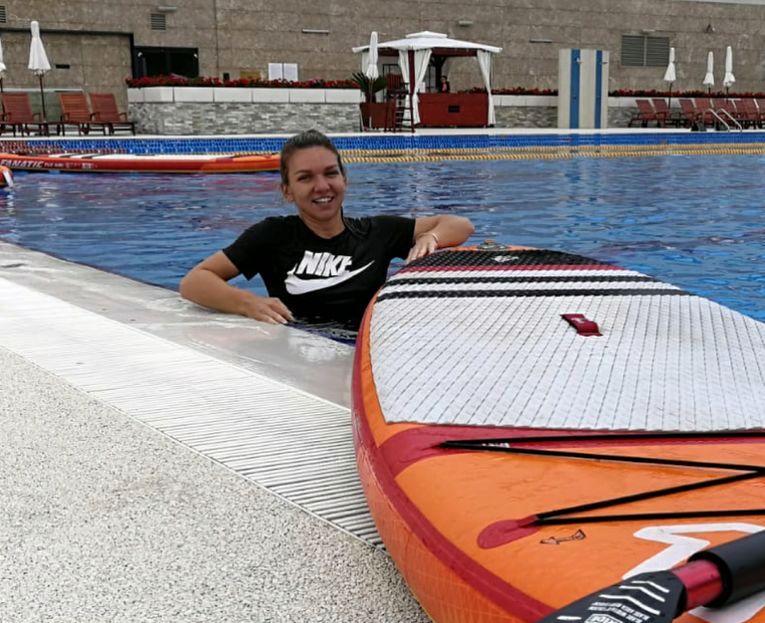 Simona Halep se relaxează la piscină, înainte de turneul de la Roma - simona-1598639305.jpg