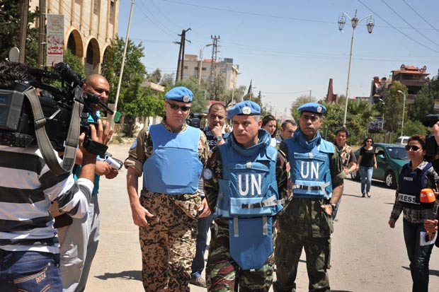 Experții ONU, atacați în Siria. Echipa ancheta atacul cu gaz sarin - siria2-1377516942.jpg