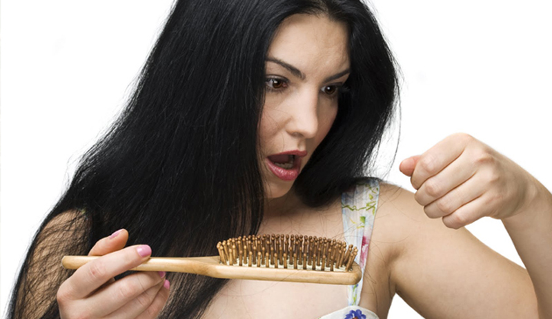 Cum ajuți părul să nu mai cadă - siteasaajutiparul-1411079187.jpg