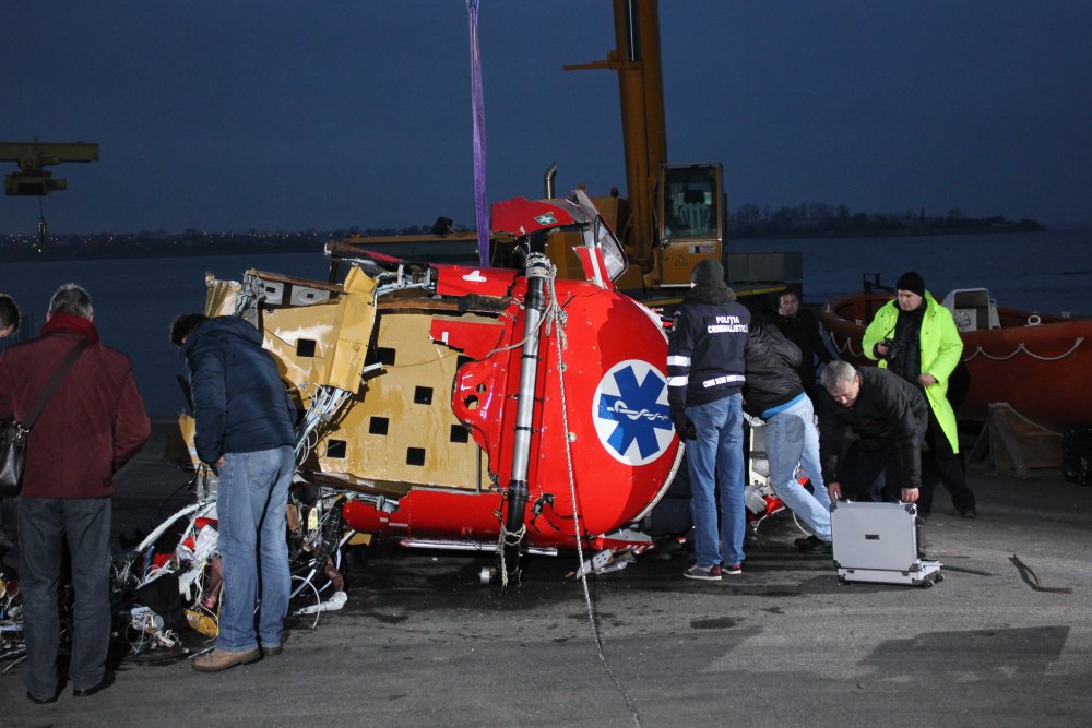 Ancheta privind prăbușirea elicopterului SMURD, în lacul Siutghiol, a fost clasată - siutghiolelicopterdosar2-1576530181.jpg