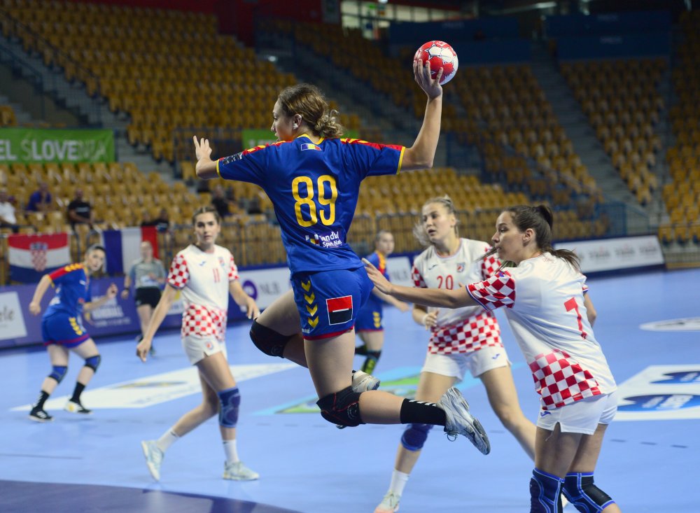 Handbal / România a învins Croaţia la Europenele de tineret. Alicia Gogîrlă, 6 goluri - slk0962a-1626266527.jpg