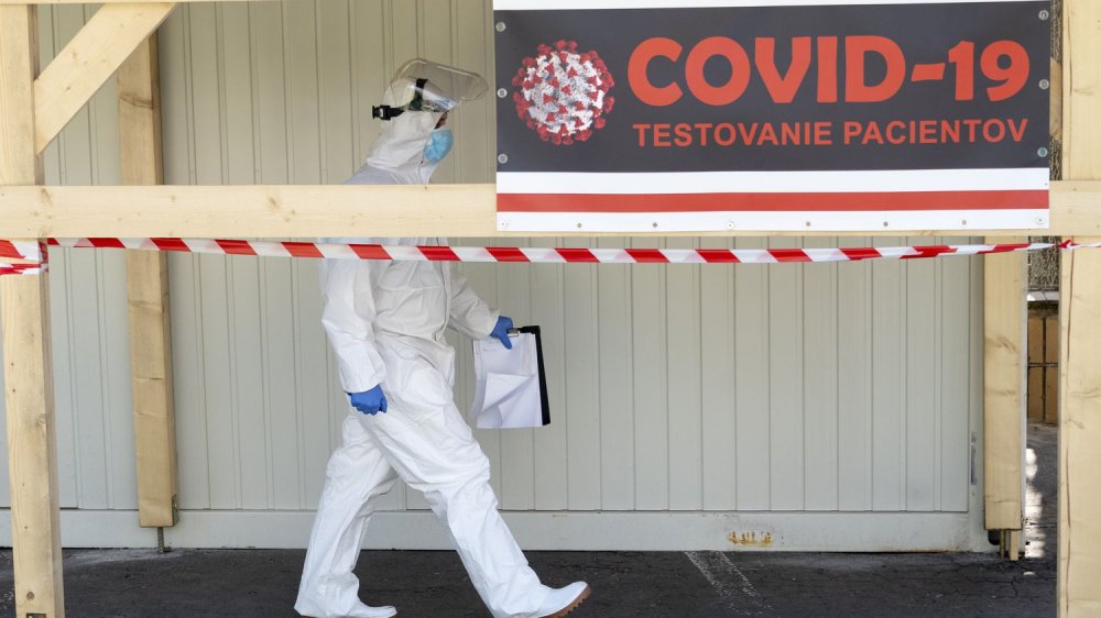 România trimite 5 medici și 9 asistenți medicali în Slovacia, țară care a cerut ajutor internațional din cauza agravării pandemiei - slovaciacoronavirus-1613902371.jpg