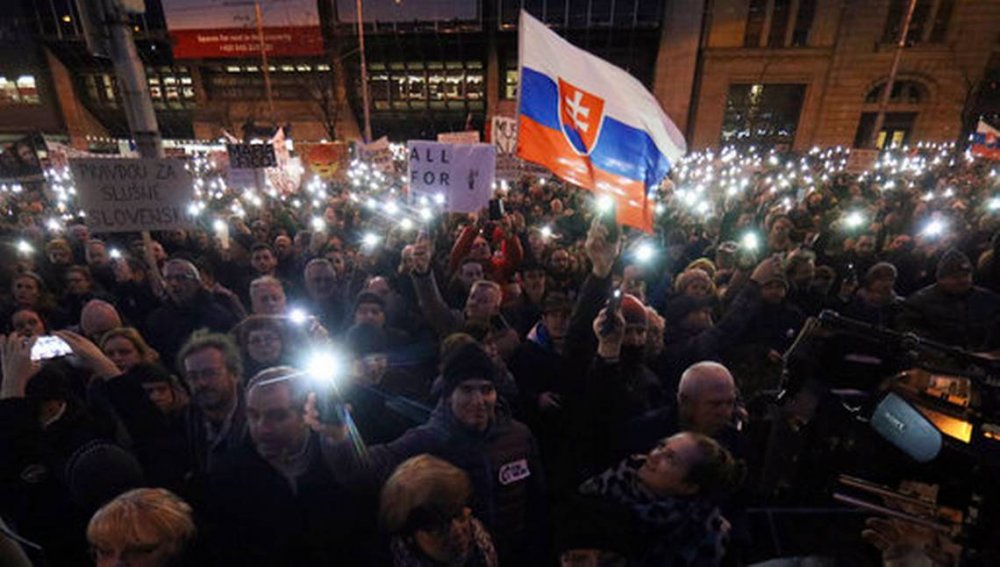 Slovacia: Protestatarii cer alegeri anticipate - slovakiajournalistkilled22273-1521215729.jpg