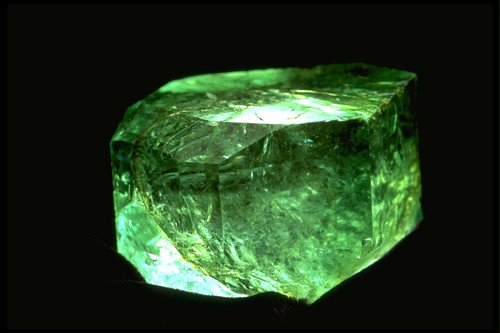Mineral Expo Mamaia 2013 - vedeta va fi un smarald de 8 kg - smarald-1376314445.jpg