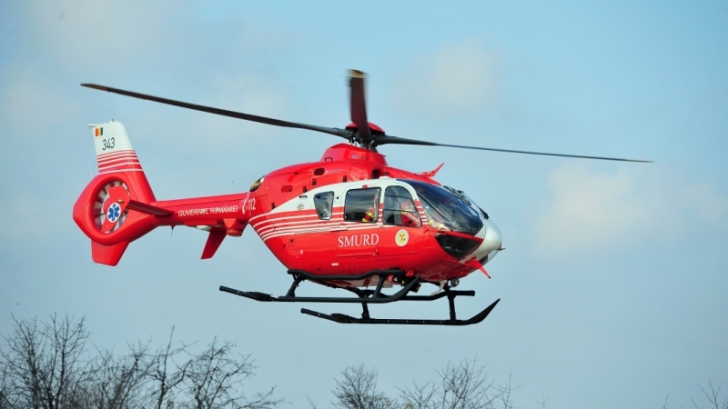 Un copil de șase ani, preluat de un elicopter SMURD după ce a fost accidentat de o mașină - smurd1-1598943298.jpg