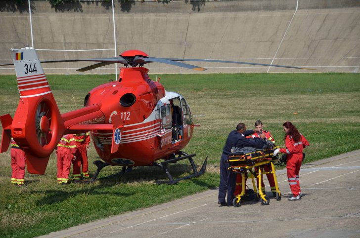 Pilot depistat cu malarie, transportat de urgență la București - smurd39878600-1436272477.jpg