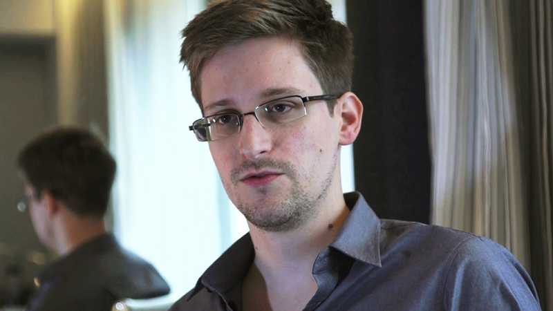 Edward Snowden se teme pentru viața lui - snowden-1380134299.jpg