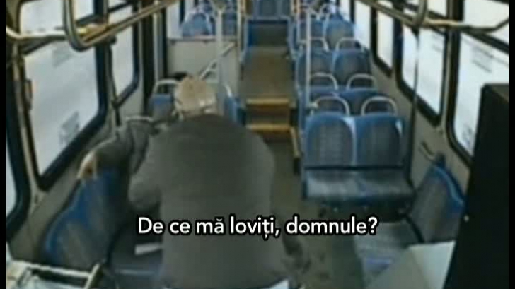 VIDEO. Un șofer de autobuz a snopit în BĂTAIE un călător! Motivul este incredibil - soferagresiv82452800-1365943287.jpg