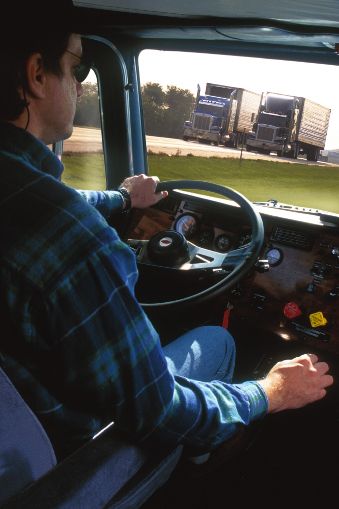 Lucrătorii din transport vor permise de conducere distincte pentru șoferii profesioniști - sofertir-1386084410.jpg