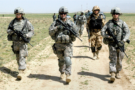 Militarii, ținta privilegiată a teroriștilor în Statele Unite - soldati-1323353308.jpg
