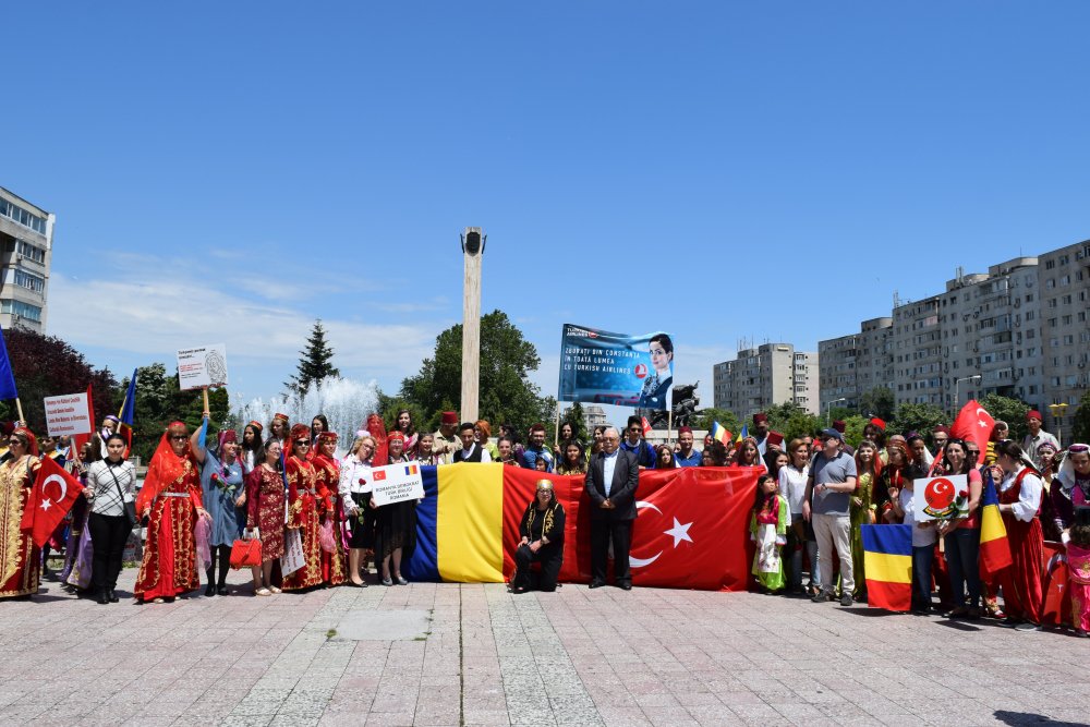 Etnicii din Dobrogea sărbătoresc Ziua Limbii Turce - spectacol-1559889724.jpg