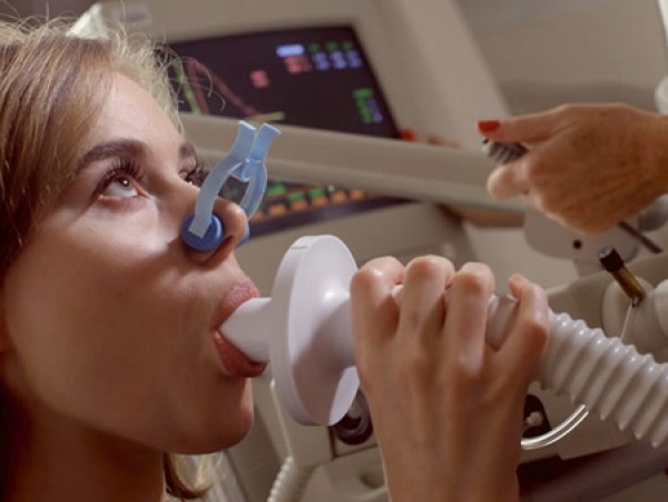 Cum știi dacă ai plămânii sănătoși? - spirometrie1-1321445357.jpg