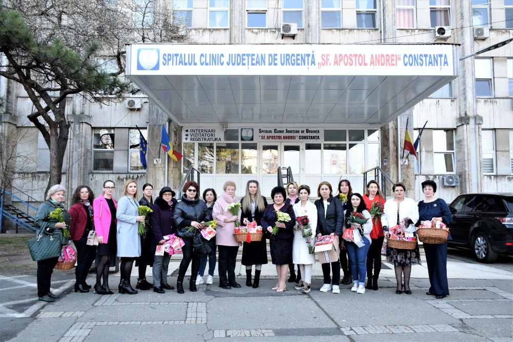 Femeile social democrate, cadouri simbolice de 8 Martie pentru personalul de la Spitalul Clinic Judeţean Constanţa - spital-1678284147.JPG