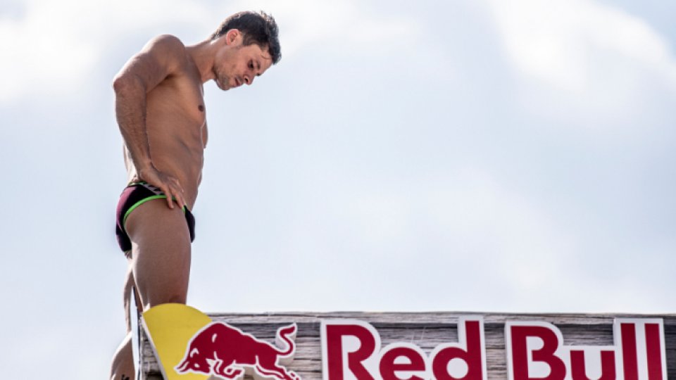 Constantin Popovici, învingător în prima etapă a Seriei Mondiale Red Bull Cliff Diving - sportiv-natatie-1685956305.jpg