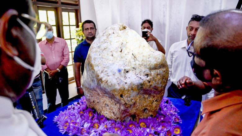 Sri Lanka va scoate la licitaţie cel mai mare safir albastru natural din lume - srilanka-1639490293.jpg