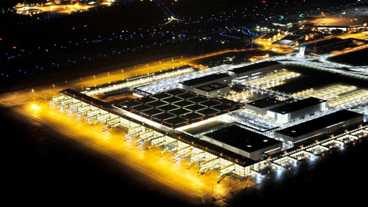 Germanii nu pot stinge lumina pe noul aeroport din Berlin - stadion-1362319355.jpg