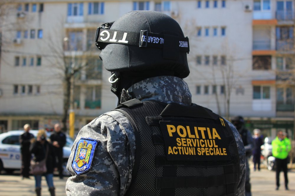 Evazioniști în afaceri cu fier vechi, săltați cu mascații din casele din Cuza Vodă - stanescucuzavoda-1571342710.jpg