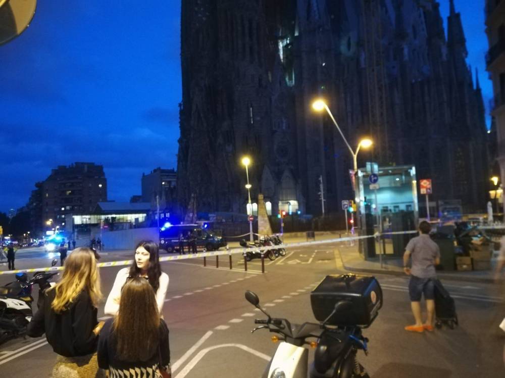 Operațiune antiteroristă în Barcelona. Catedrala Sagrada Familia a fost evacuată - statiedemetrou89161000-1505251087.jpg