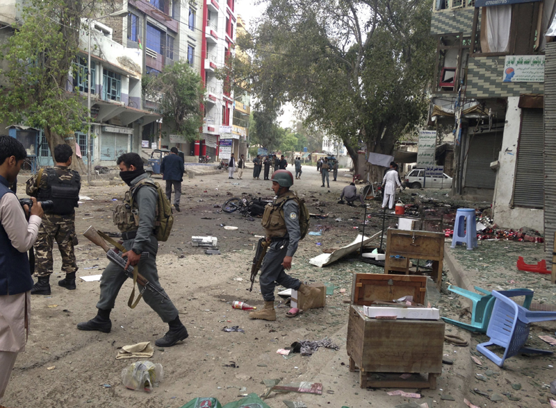 Statul Islamic lovește din nou. Un kamikaze a omorât șapte oameni, într-o cafenea - statislamiclovestedinnou-1464610920.jpg