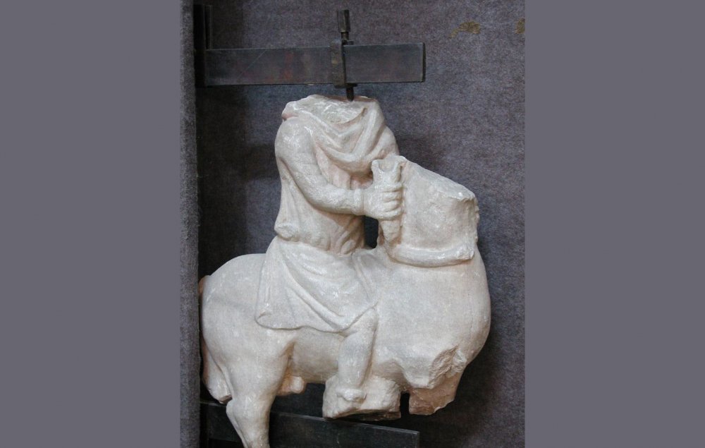 Statuetă din secolul II a Cavalerului Trac, la Muzeul de Istorie Constanţa - statuetasursaminac33-1636657199.jpg