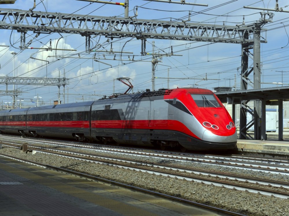 Statul cumpără locomotive electrice de mare viteză, pentru o infrastructură feroviară în mare suferință - statulcumparalocomotiveelectrice-1664476755.jpg