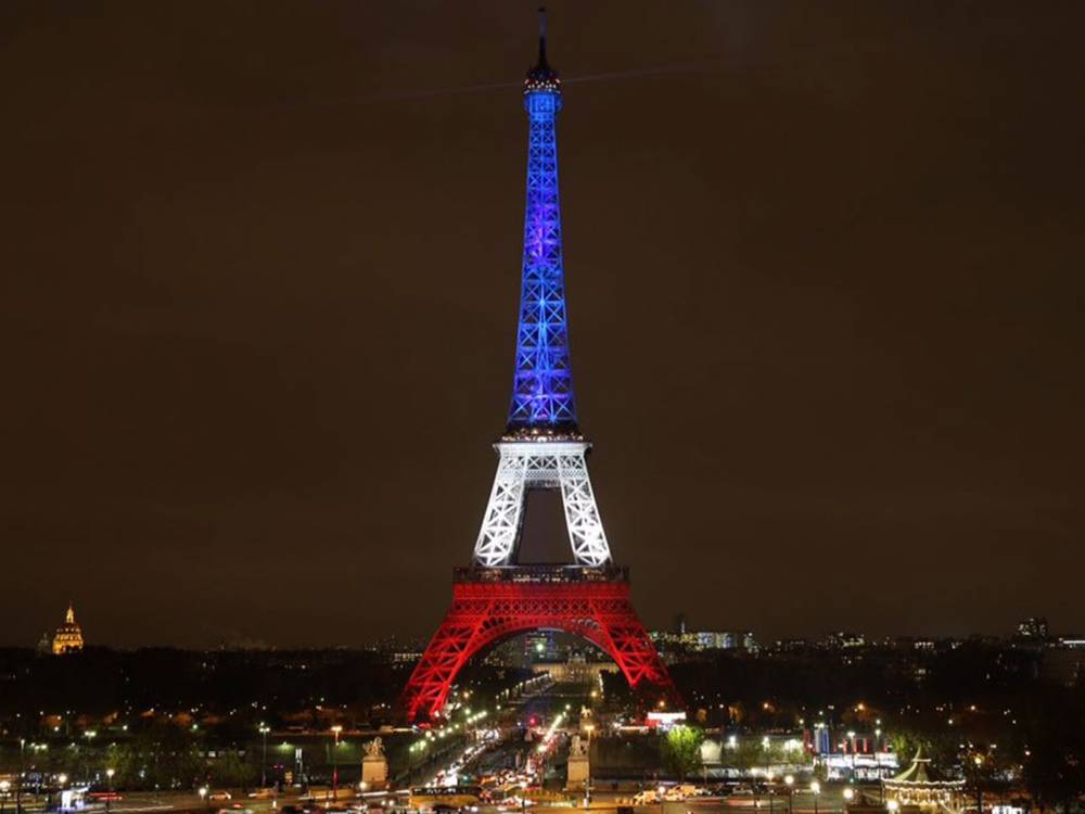 EURO 2016. Turnul Eiffel se va schimba în culorile unei echipe participante în fiecare seară - steag-1464625908.jpg