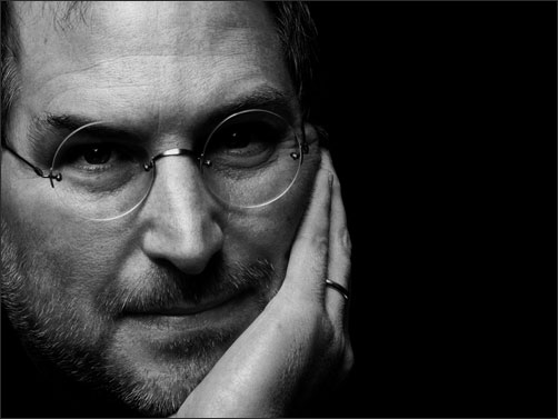 Când va fi lansată biografia lui Steve Jobs în limba română - stevejobsbiographybook-1319469730.jpg