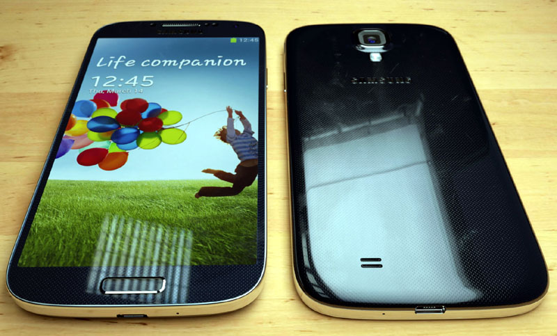 Samsung admite că anumite telefoane Galaxy S 4 au probleme cu bateria - stiresamsung-1382284584.jpg