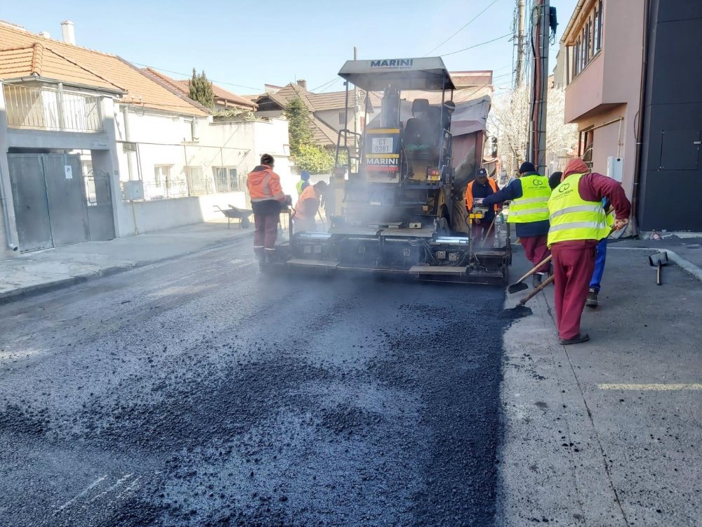 Administrația locală asfaltează străzile din cartierul Faleză Nord - stradatimisanei-1584383642.jpg