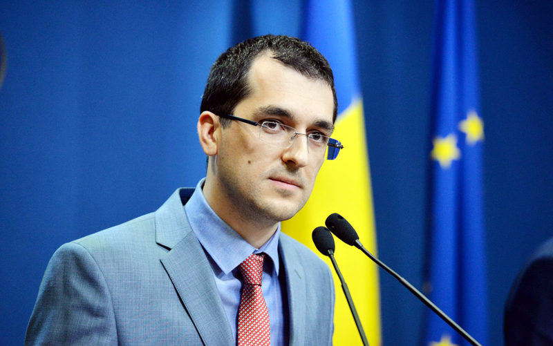 Vlad Voiculescu: Se vor strânge semnături pentru alegerea primarilor în două tururi de scrutin - strangeresemnaturivladvoiculescu-1534175096.jpg