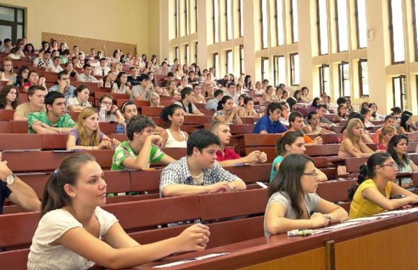 Studenții din nouă centre universitare se reunesc la Constanța - studenti-1525967597.jpg