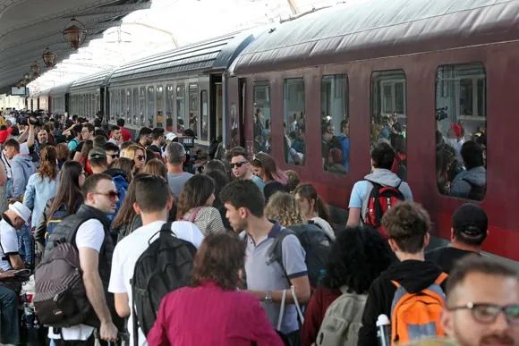 Anunț de ultimă oră făcut de CFR Călători: Studenții vor avea reduceri la călătoriile cu trenul - studenti-1693846855.jpg