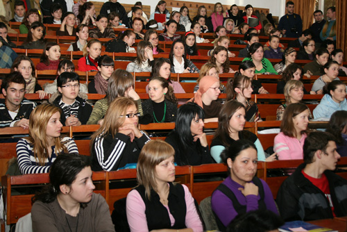 Mai vor studenții români să se întoarcă acasă? - studenti113191159091354356283135-1395745308.jpg