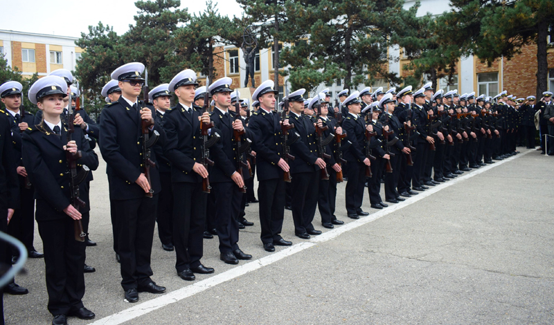 Studenții de la Academia Navală și elevii Școlii Militare de Maiștri depun jurământul militar - studentisielevijuramant-1540223384.jpg