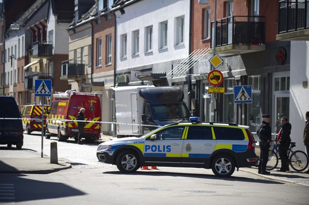 Operațiune de amploare în Stockholm, după ce șoferul unui camion a lovit mai multe vehicule - suedia1024x681-1497345869.jpg