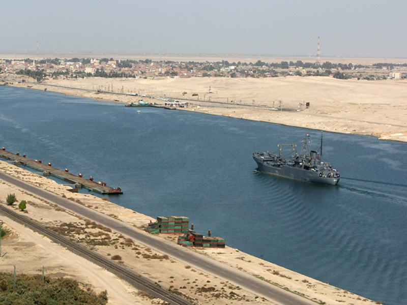 Mărfurile importate din Orient se vor scumpi la trecerea prin Suez - suez-1323014985.jpg