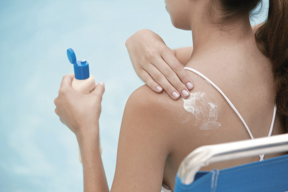 ANUNȚ IMPORTANT pentru femeile care folosesc PRODUSE COSMETICE - sunscreen-1373816387.jpg