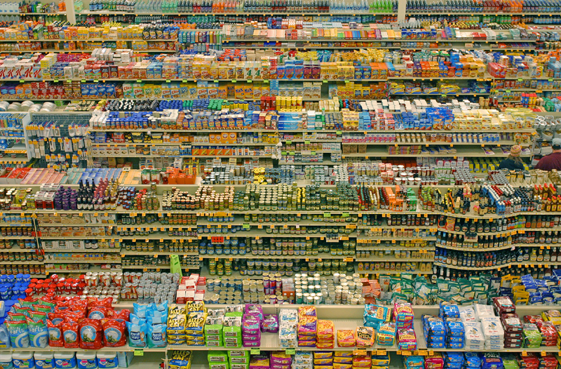 Jale în magazine și supermarketuri. Tone de alimente stricate, confiscate și distruse - supermarket-1496161891.jpg