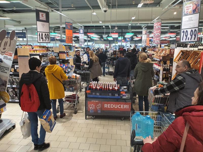 Ciolacu: Am dat în calcul propunerea privind eventuala închidere a supermarketurilor în weekend - supermarket-inchis-weekend-1711046081.jpg