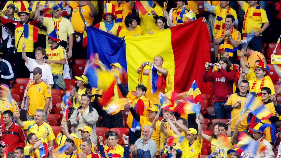 Naționala de fotbal a României a mai pierdut două locuri în clasamentul FIFA - suporteri2-1628764787.jpg