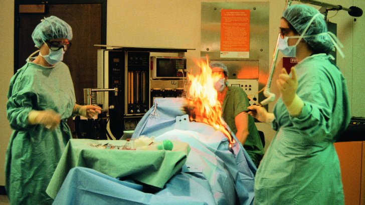 Anchetă în spital, după ce un pacient a luat foc pe masa de operație - surgicalfire19071900-1462451850.jpg